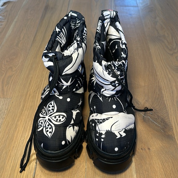 FARM Rio Lug Sole Puffer Bootie In Cerrado Sky Black - Picture 3 of 9